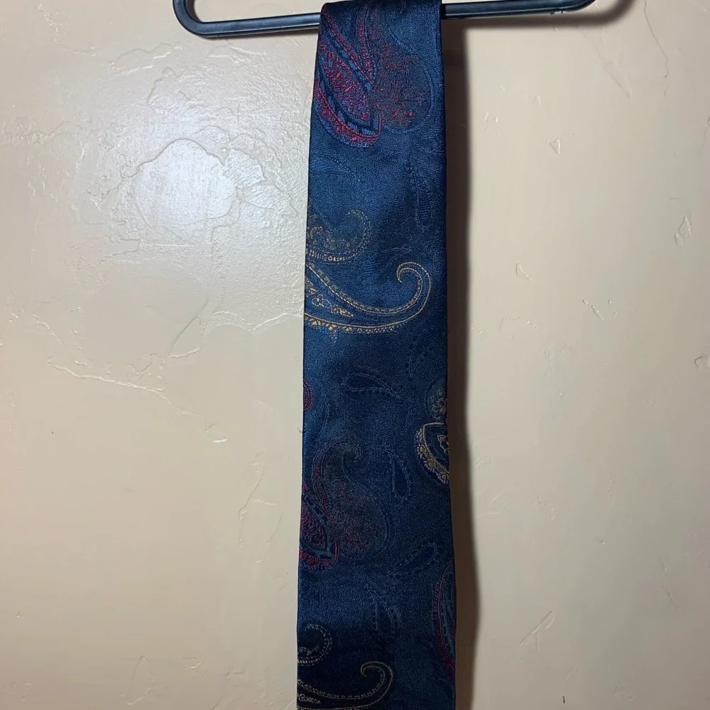 Oscar De La Renta Mens Tie Navy Paisley Print EUC